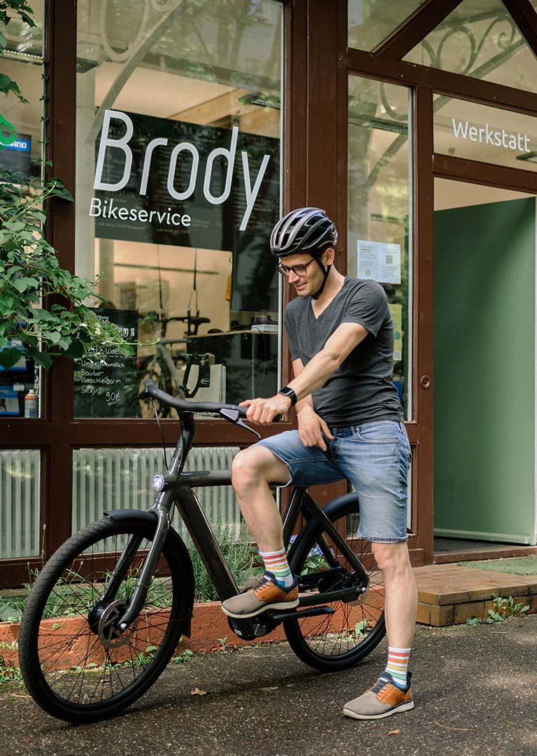 VanMoof Partner in Freiburg - Werkstatt für Fahrradreparatur & Verkauf von VanMoof